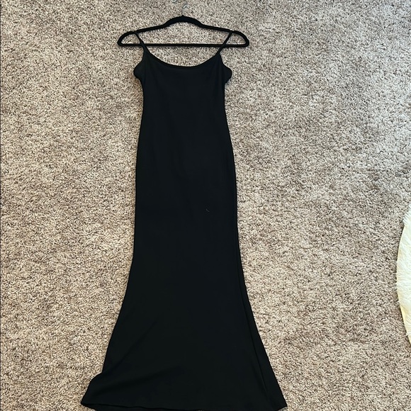 Elegant Shapefit Black Maxi Dress Small - Picture 2 of 6